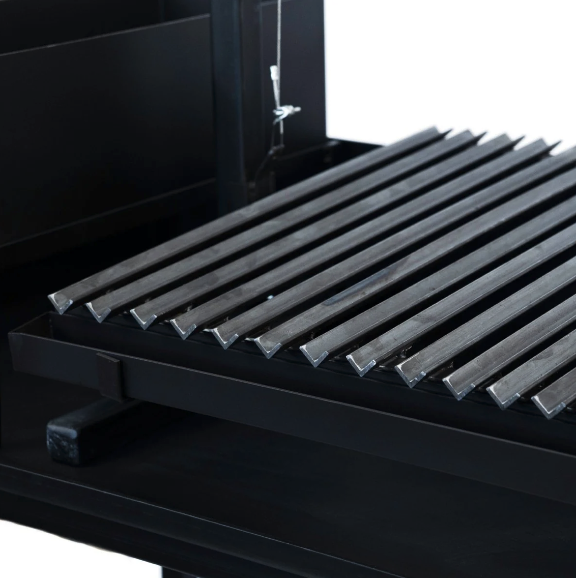Gaucho Life 46" Freestanding Argentine Santa Maria Grill image — photo 3