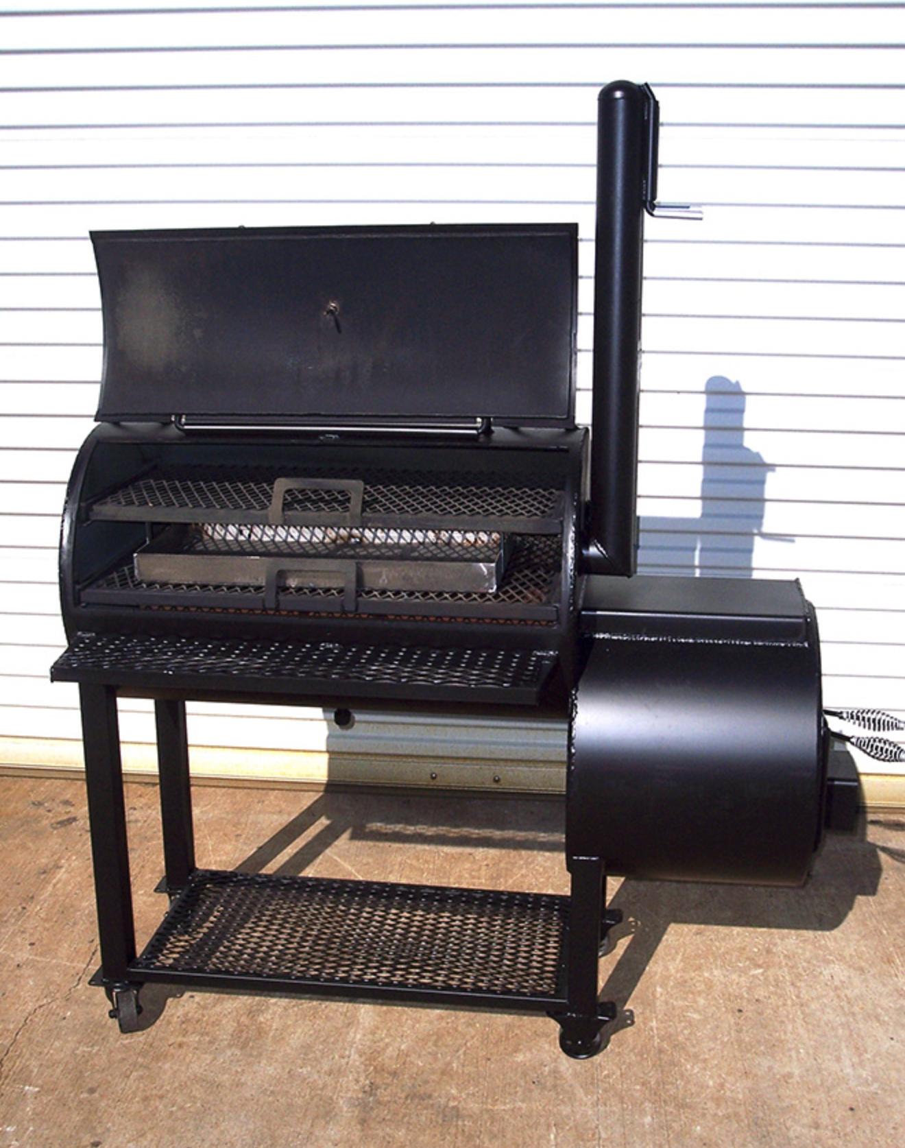 Johnson Custom Smokers Compact Patio Smoker image — photo 4