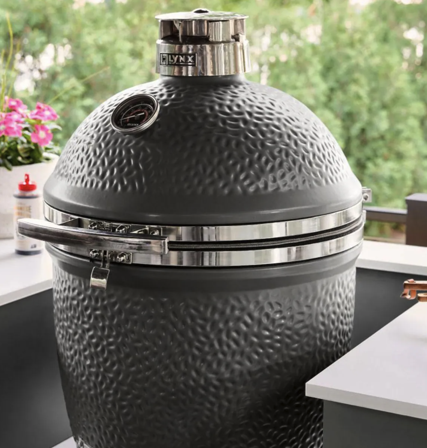 Lynx 18 Inch Built-In Ceramic Kamado Charcoal Grill image — photo 2
