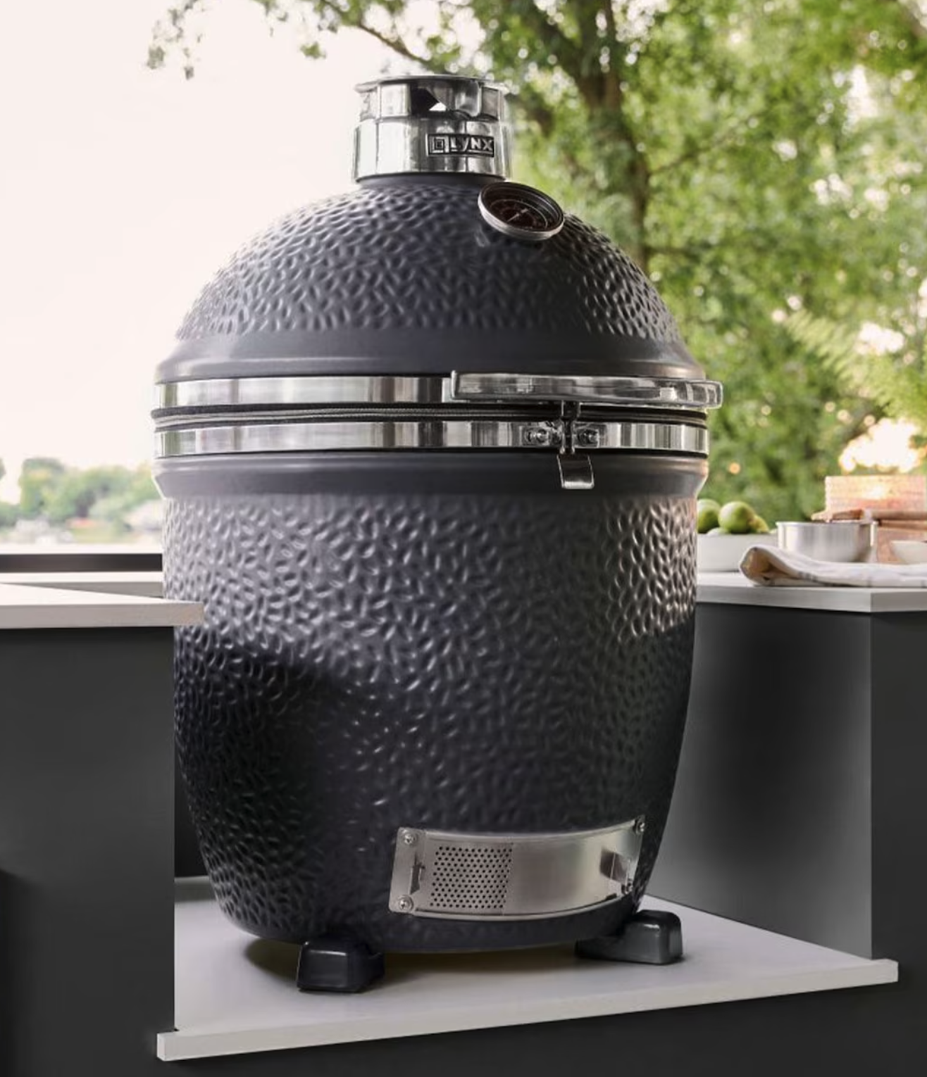 Lynx 18 Inch Built-In Ceramic Kamado Charcoal Grill image — photo 4