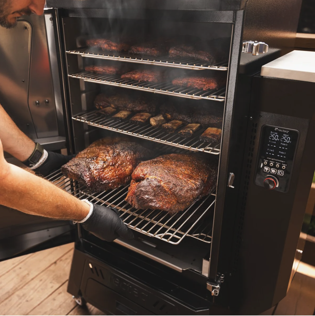 Recteq The Staq 1900 Vertical Pellet Smoker image — photo 4