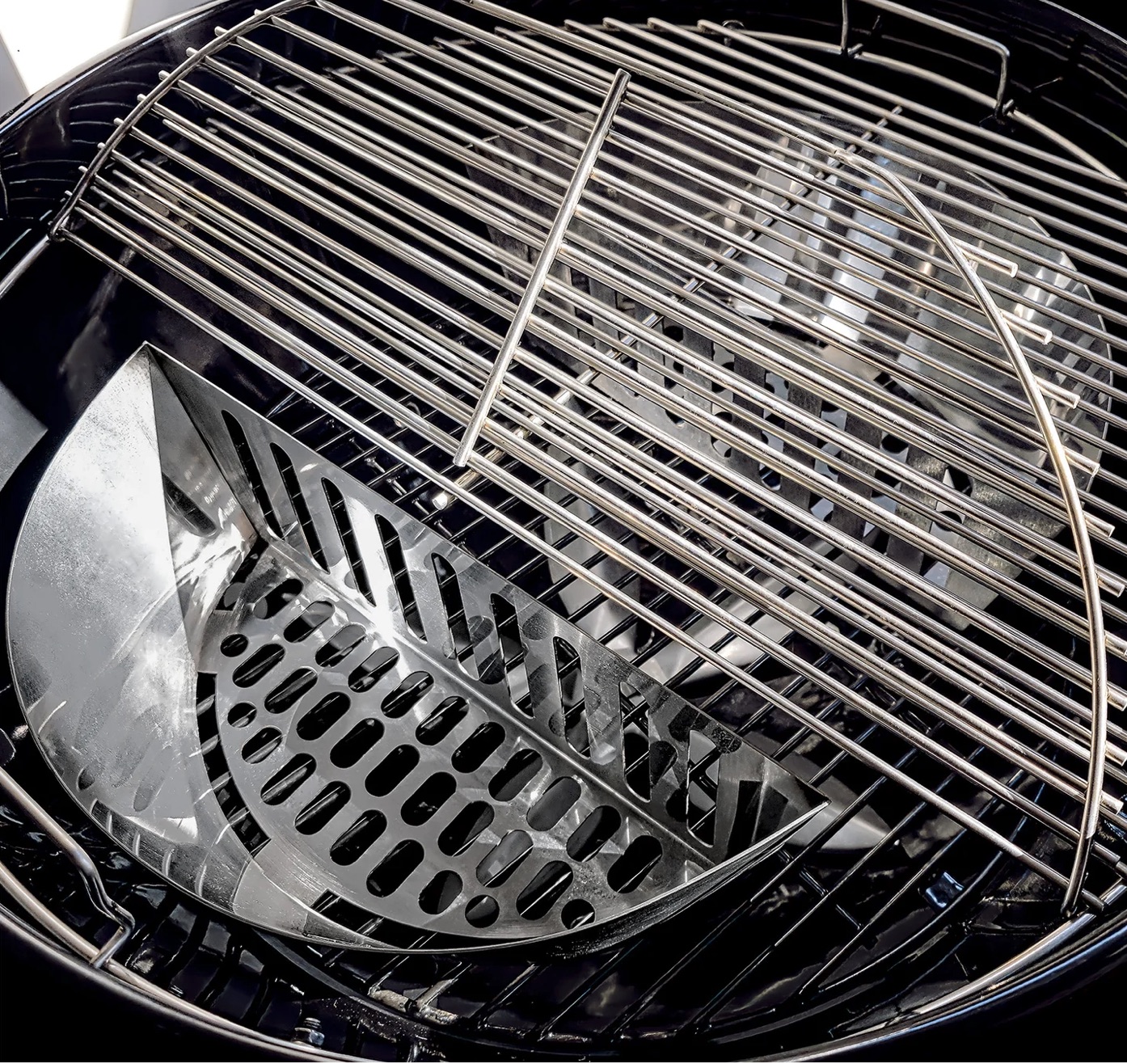 Interior cooking grate and charcoal basket of SnS Slow 'N Sear 22-inch kettle grill