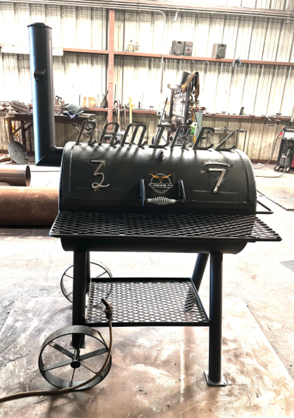 Texas Longhorn 20"x32" Grill & Smoker image — photo 4