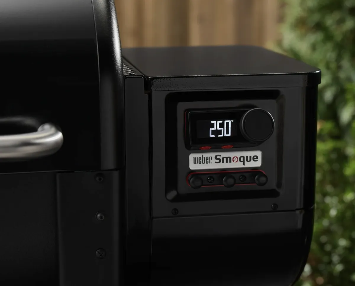 Weber Smoque XL Pellet Smoker, close-up of the digital controller set to 250°F