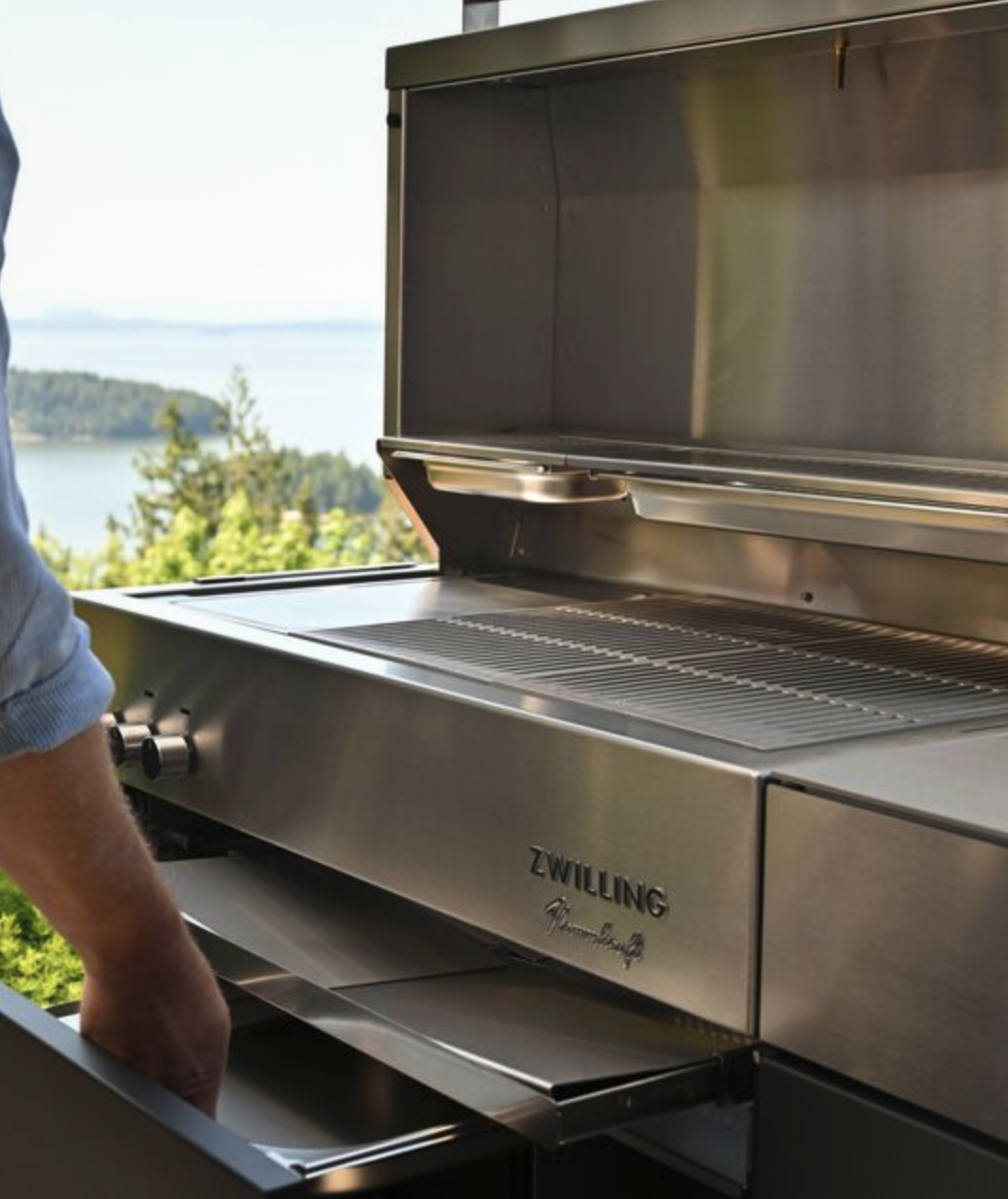 Zwilling FlammKraft Model D Gas Grill image — photo 5